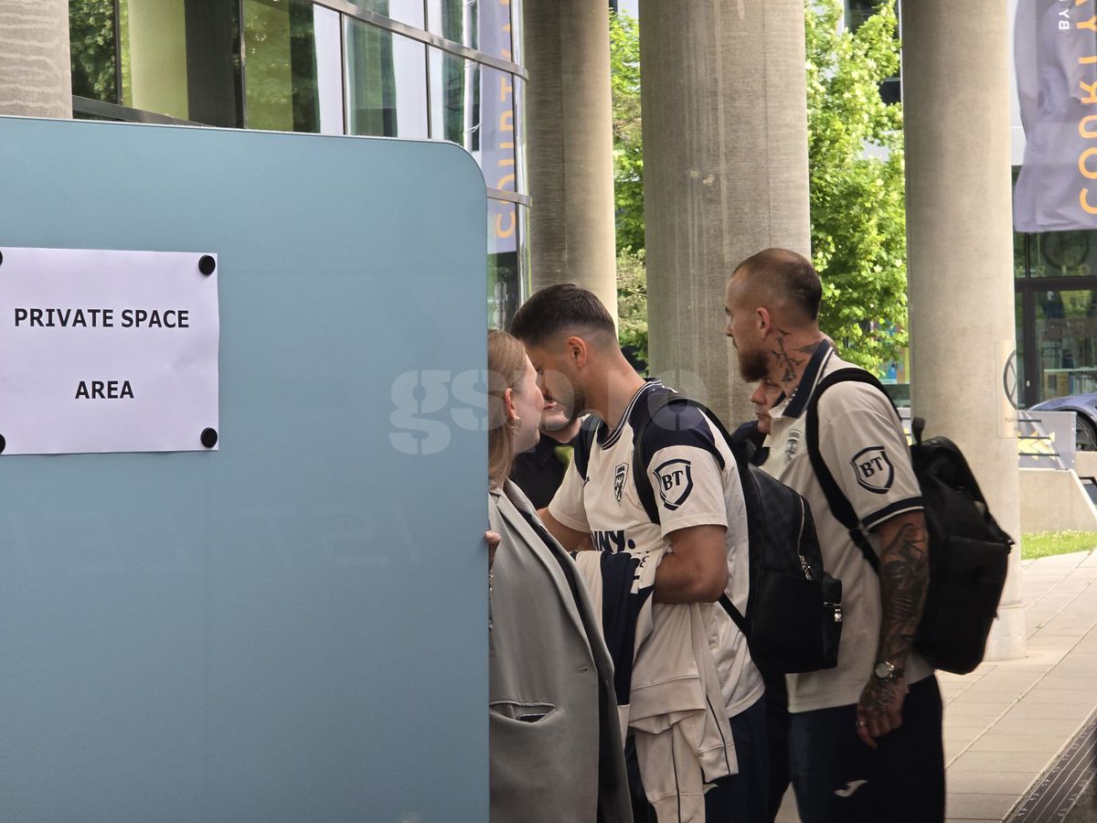 Exces de zel și tensiuni la sosirea echipei naționale a României la Viena » De ce era să escaladeze situația