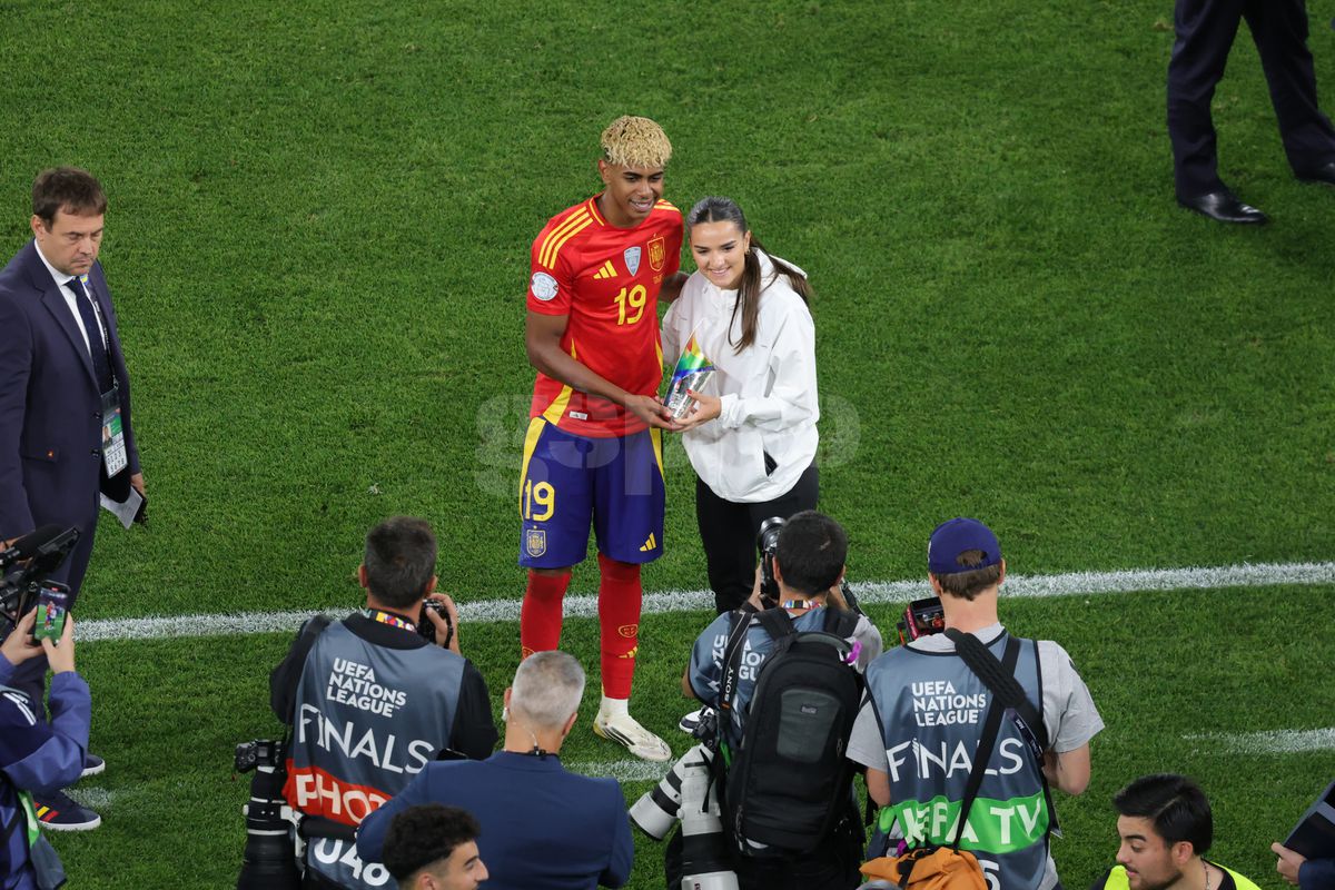 Imaginile pe care UEFA le-ar fi vrut interzise în Spania - Franța » Fotoreporterul GSP a surprins cele mai tari cadre