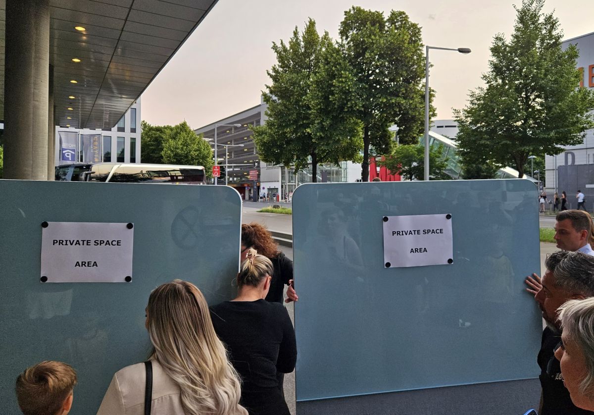 Exces de zel și tensiuni la sosirea echipei naționale a României la Viena » De ce era să escaladeze situația