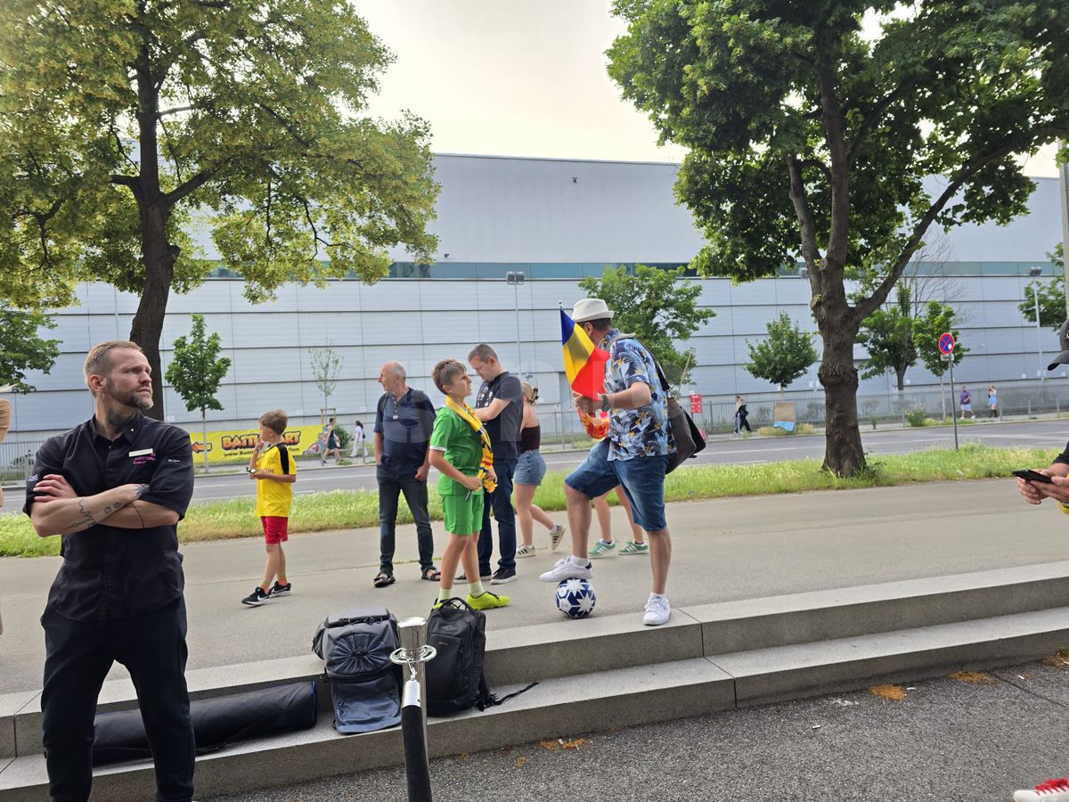 Exces de zel și tensiuni la sosirea echipei naționale a României la Viena » De ce era să escaladeze situația