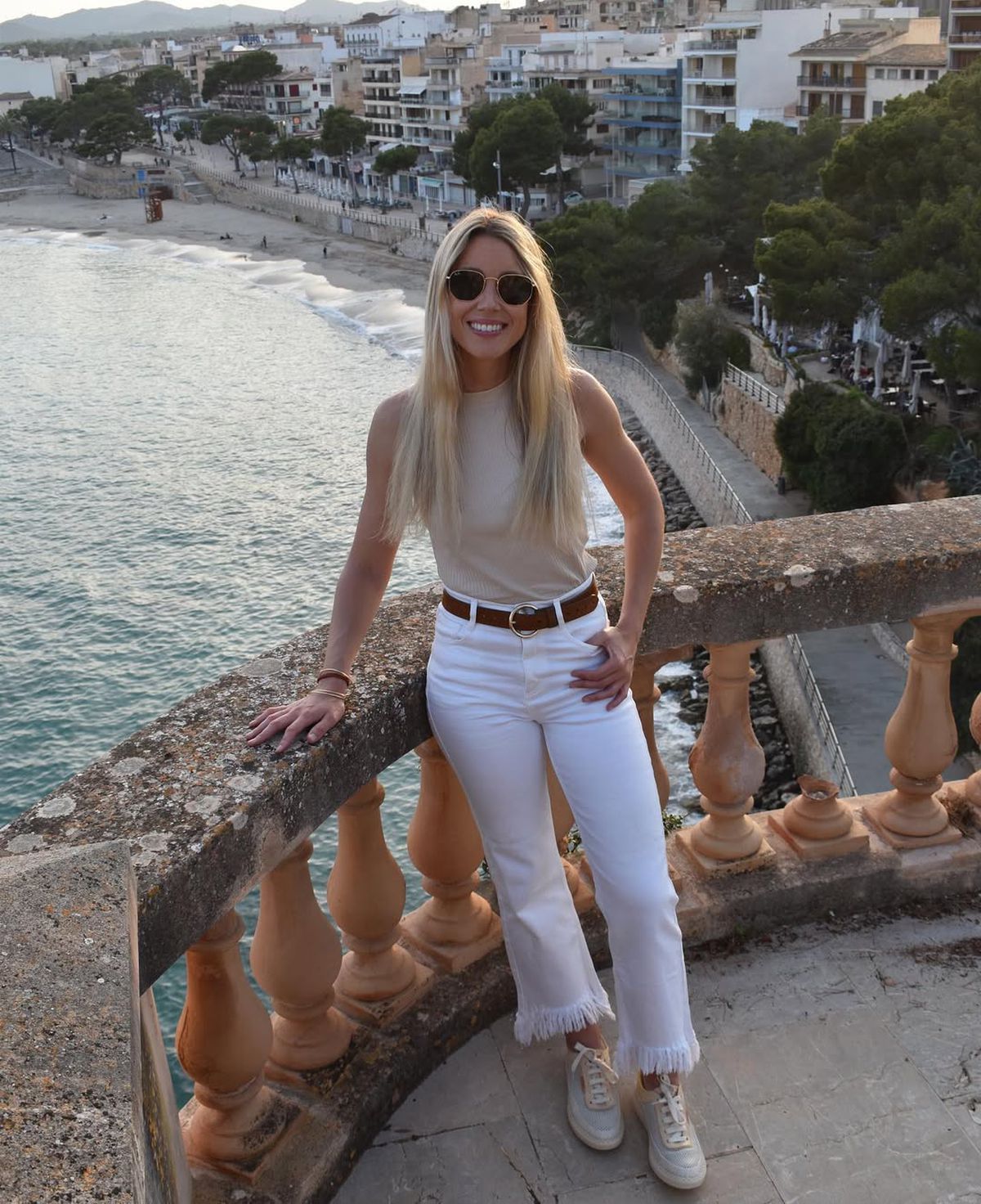 Maribel, sora mai mică a lui Rafa Nadal, fotografiată la Paris alături de Novak Djokovic