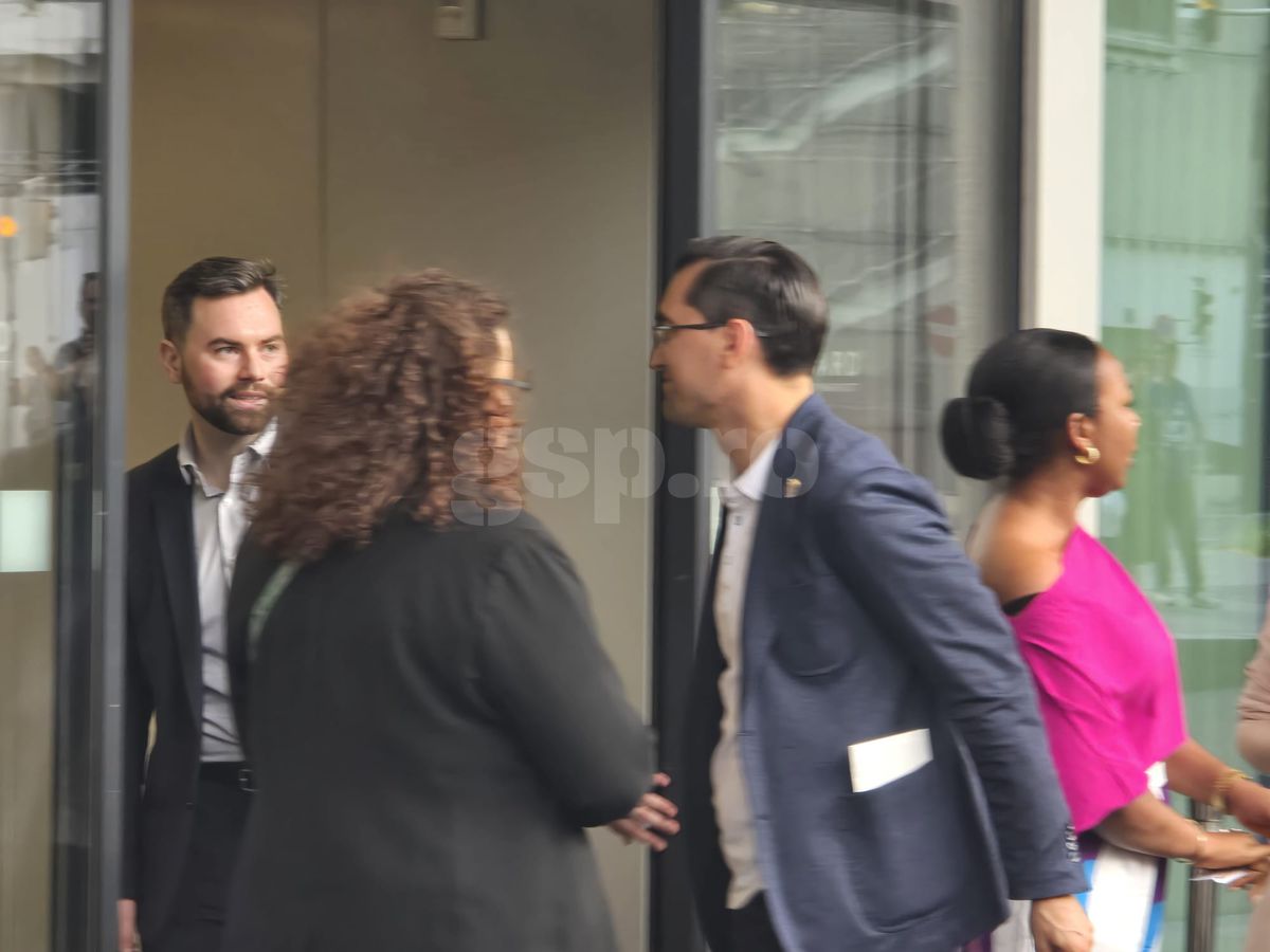 Exces de zel și tensiuni la sosirea echipei naționale a României la Viena » De ce era să escaladeze situația