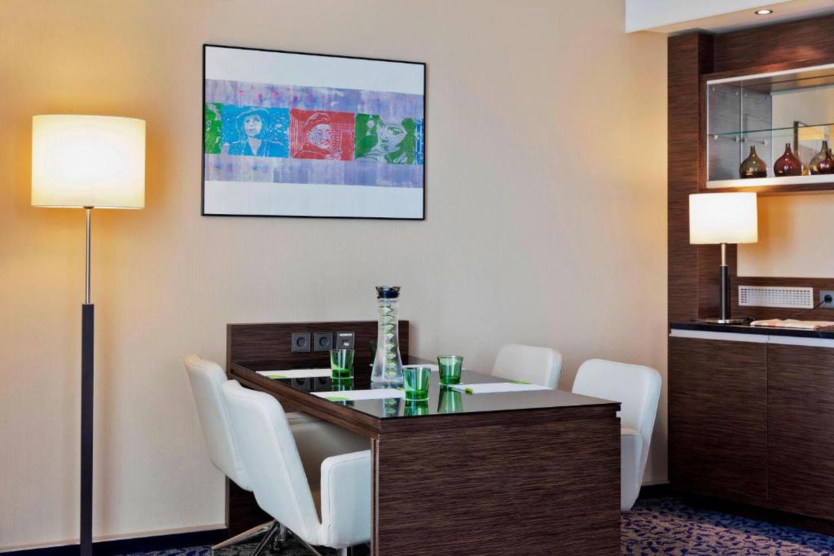 Courtyard by Marriott, hotelul unde vor fi cazați „tricolorii”, înainte de Austria - România