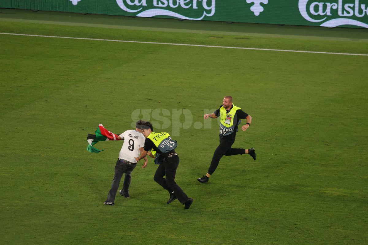 Imaginile pe care UEFA le-ar fi vrut interzise în Spania - Franța » Fotoreporterul GSP a surprins cele mai tari cadre