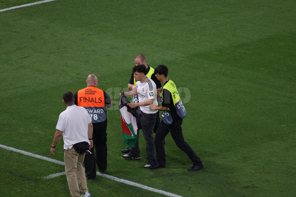 Imaginile pe care UEFA le-ar fi vrut interzise în Spania - Franța » Fotoreporterul GSP a surprins cele mai tari cadre