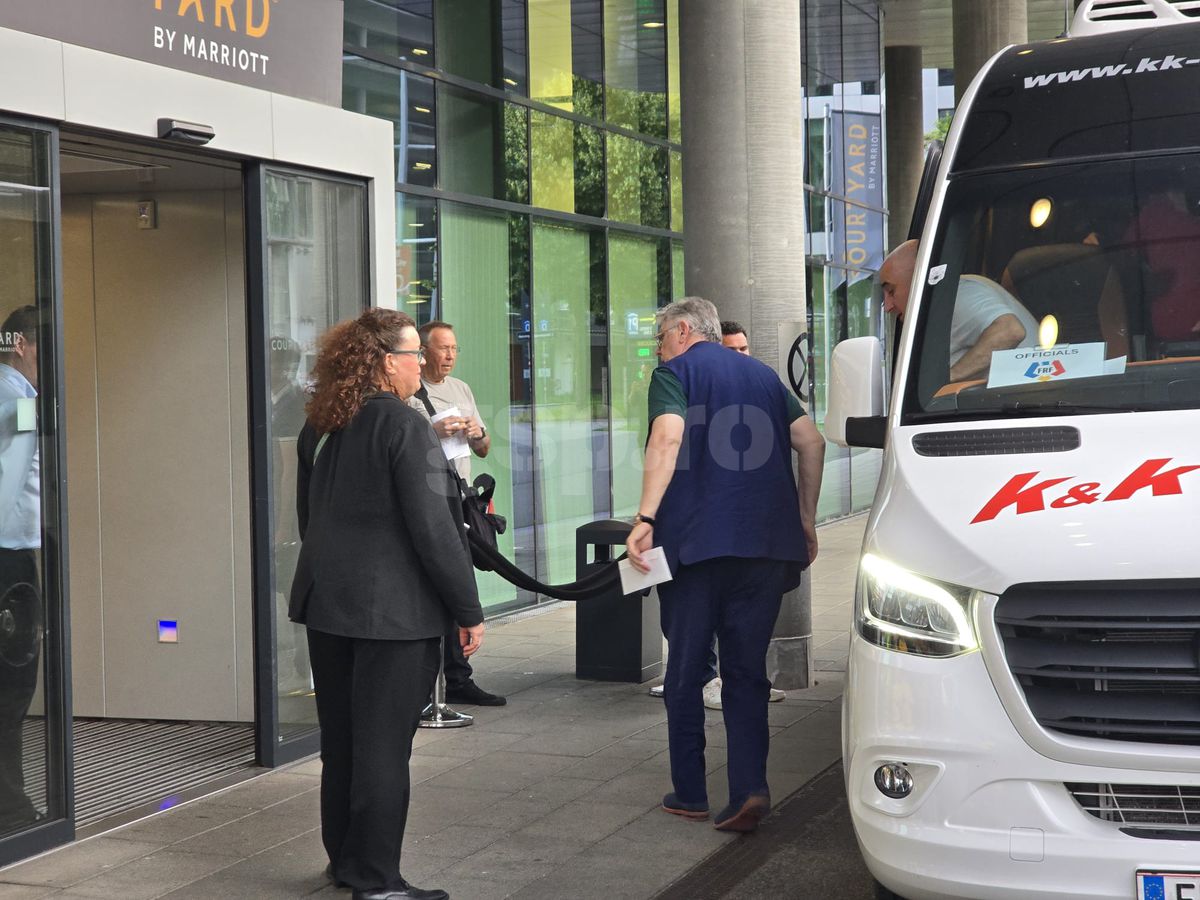 Exces de zel și tensiuni la sosirea echipei naționale a României la Viena » De ce era să escaladeze situația
