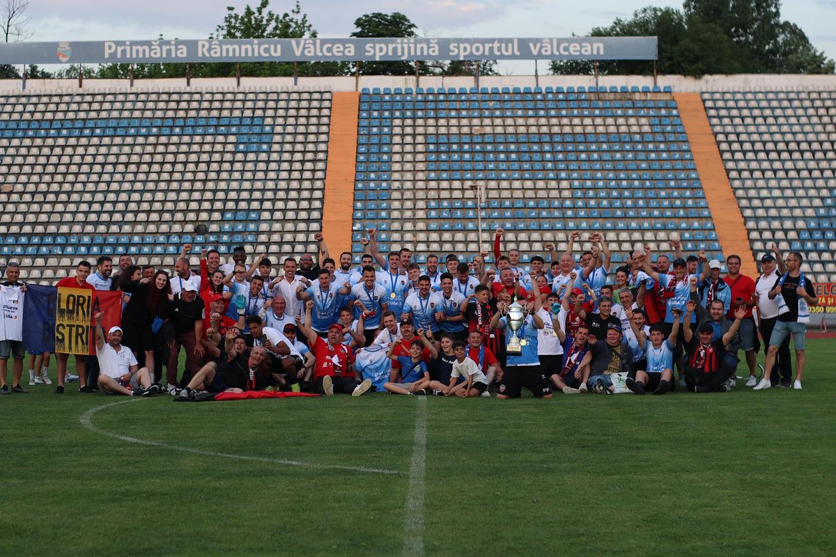 Au sărbătorit în stradă promovarea echipei în Liga 2! Imagini superbe în ziua „barajelor”