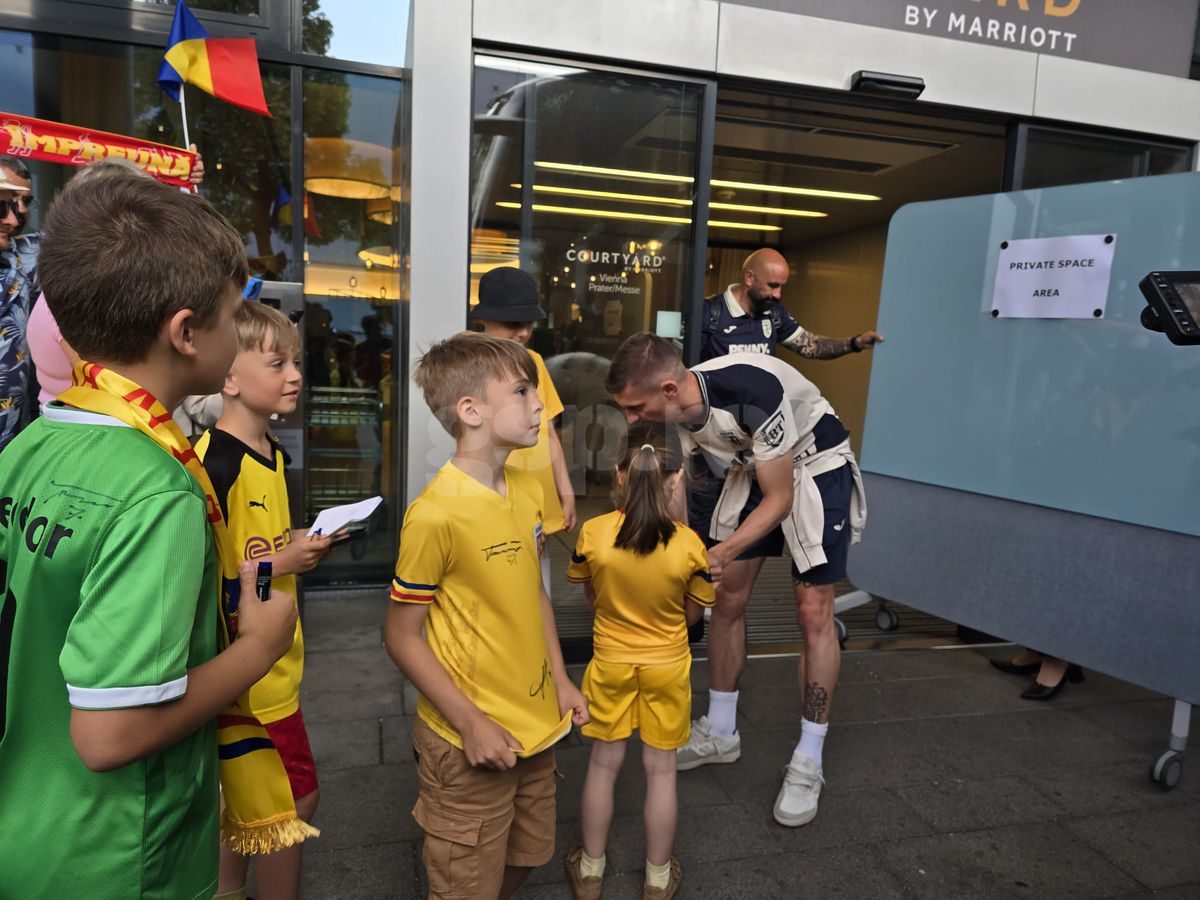 Exces de zel și tensiuni la sosirea echipei naționale a României la Viena » De ce era să escaladeze situația