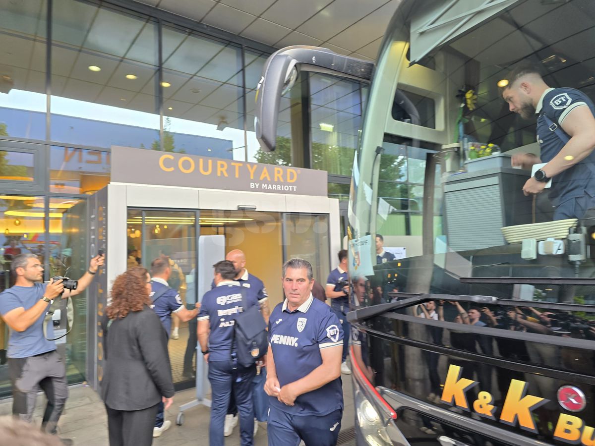 Exces de zel și tensiuni la sosirea echipei naționale a României la Viena » De ce era să escaladeze situația