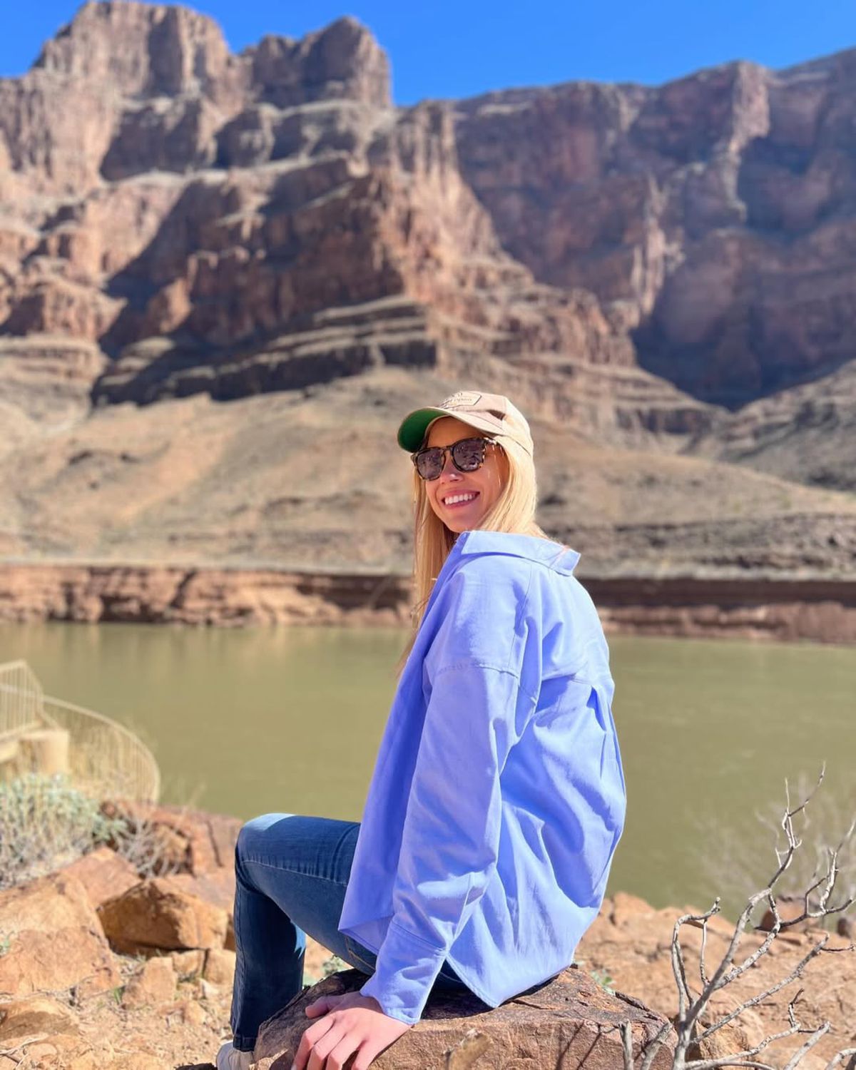 Maribel, sora mai mică a lui Rafa Nadal, fotografiată la Paris alături de Novak Djokovic