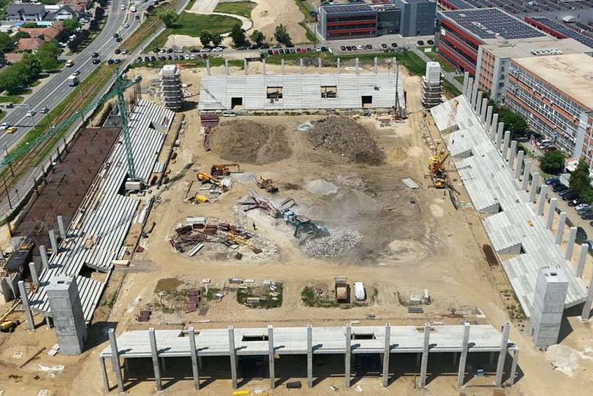 FOTO+VIDEO / EXCLUSIV Austeritate? Nu și aici! Gazeta a intrat pe șantierul stadionului din România unde lucrările avansează într-un ritm-fulger: „Am trecut de jumătate”