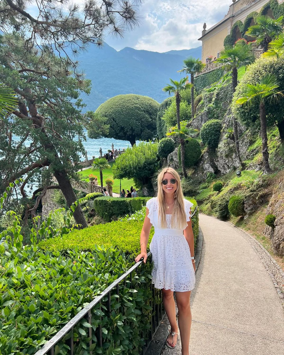 Maribel Nadal s-a fotografiat cu Novak Djokovic și Roger Federer la Roland Garros