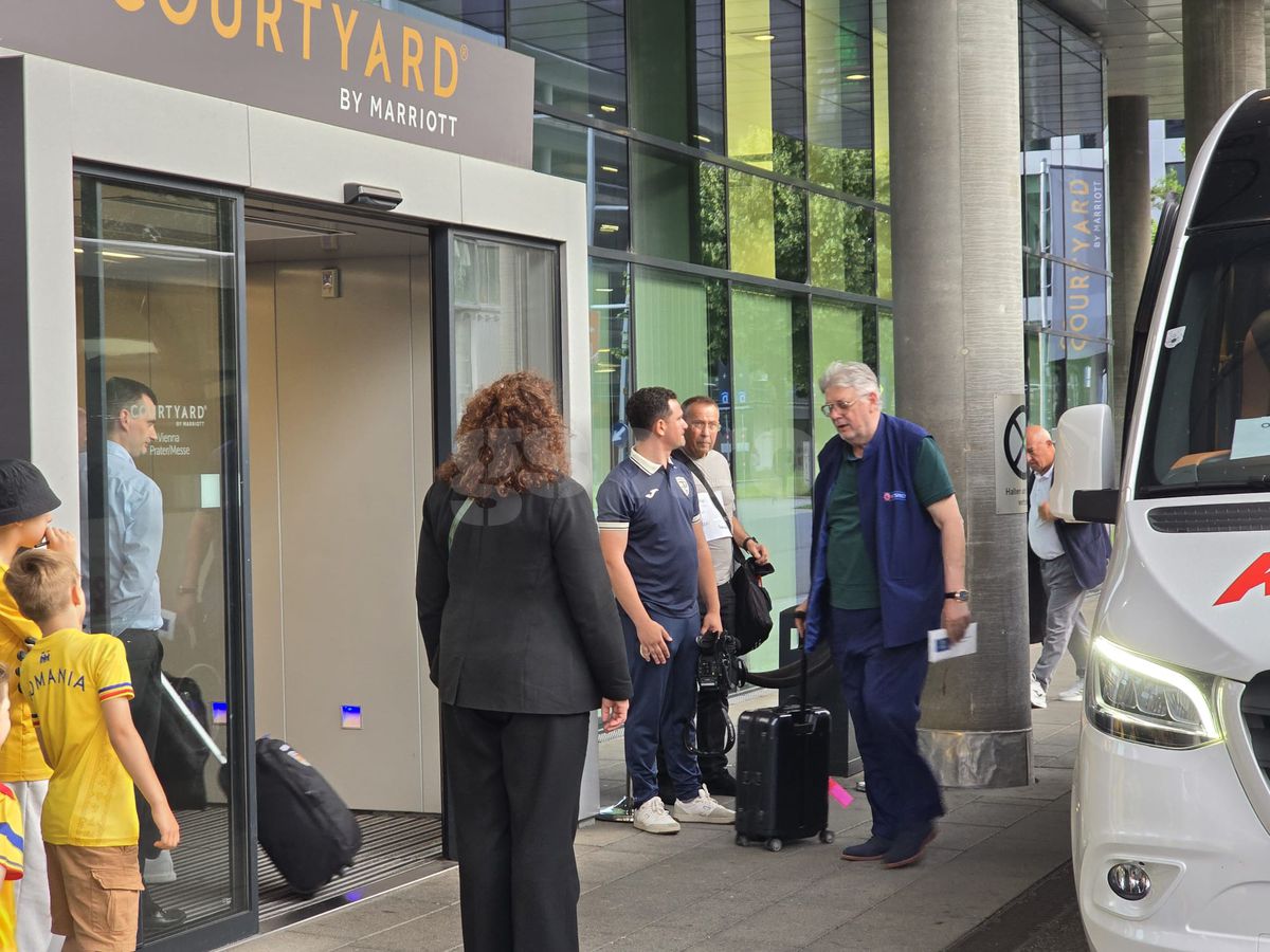 Exces de zel și tensiuni la sosirea echipei naționale a României la Viena » De ce era să escaladeze situația
