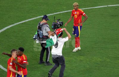 Imaginile pe care UEFA le-ar fi vrut interzise în Spania - Franța » Fotoreporterul GSP a surprins cele mai tari cadre