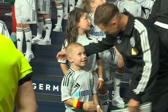 Joshua Kimmich e surprins să-și vadă fiul la ieșirea pe teren / Foto: captură RTL