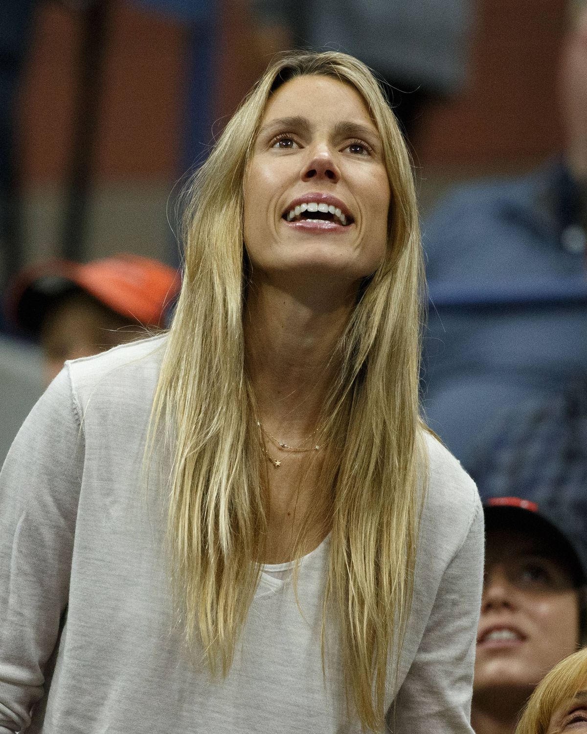 Maribel, sora mai mică a lui Rafa Nadal, fotografiată la Paris alături de Novak Djokovic