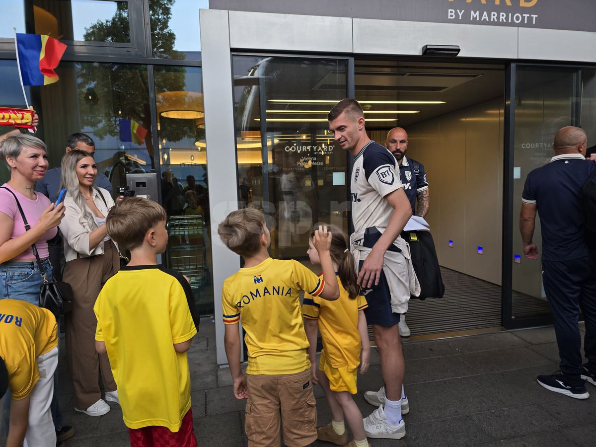 Exces de zel și tensiuni la sosirea echipei naționale a României la Viena » De ce era să escaladeze situația