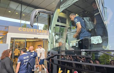 Exces de zel și tensiuni la sosirea echipei naționale a României la Viena » De ce era să escaladeze situația