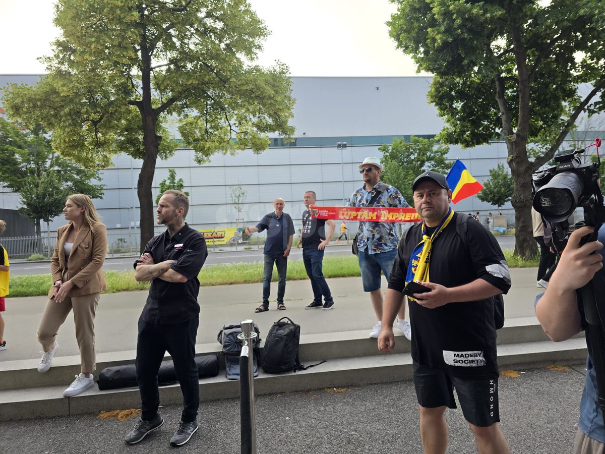 Exces de zel și tensiuni la sosirea echipei naționale a României la Viena » De ce era să escaladeze situația