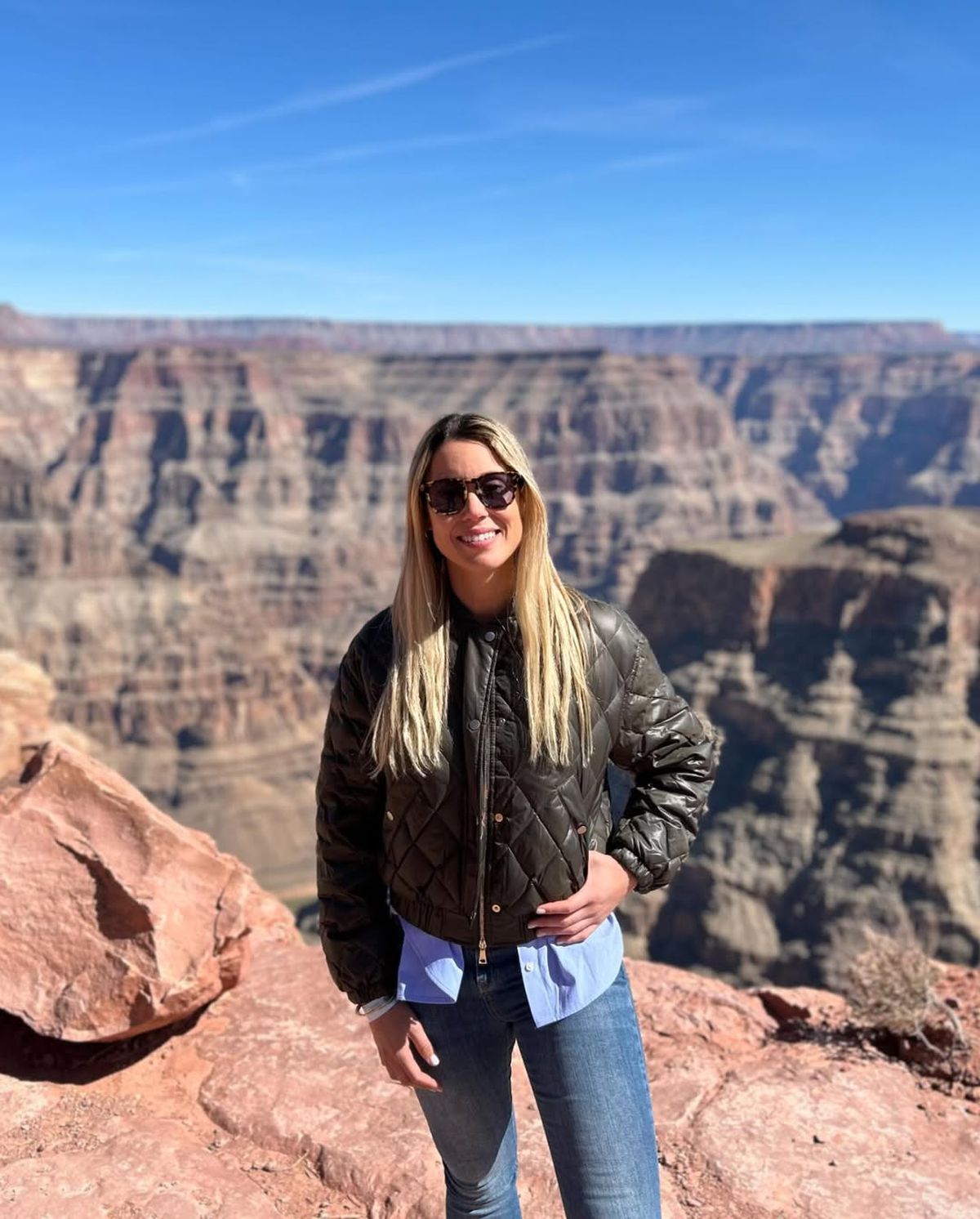 Maribel, sora mai mică a lui Rafa Nadal, fotografiată la Paris alături de Novak Djokovic