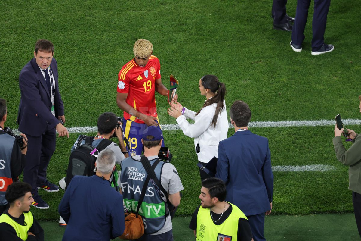 Imaginile pe care UEFA le-ar fi vrut interzise în Spania - Franța » Fotoreporterul GSP a surprins cele mai tari cadre