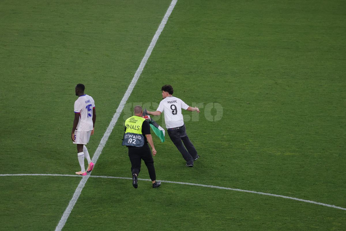 Imaginile pe care UEFA le-ar fi vrut interzise în Spania - Franța » Fotoreporterul GSP a surprins cele mai tari cadre