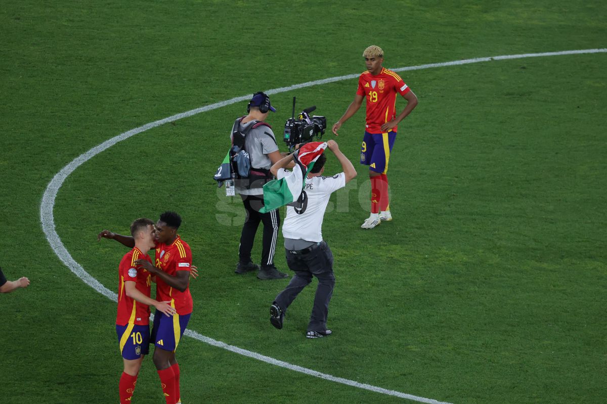 Imaginile pe care UEFA le-ar fi vrut interzise în Spania - Franța » Fotoreporterul GSP a surprins cele mai tari cadre