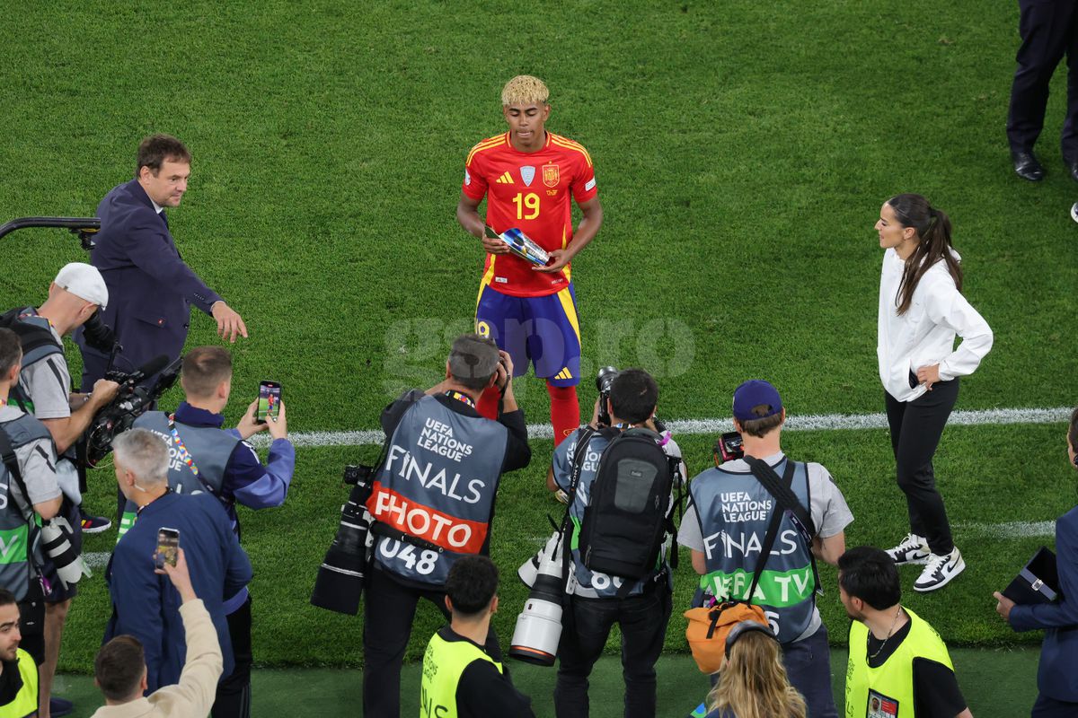 Imaginile pe care UEFA le-ar fi vrut interzise în Spania - Franța » Fotoreporterul GSP a surprins cele mai tari cadre