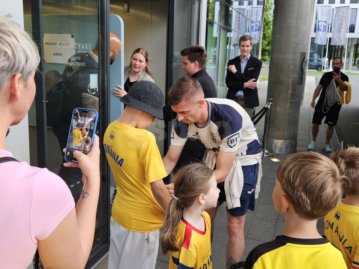 Exces de zel și tensiuni la sosirea echipei naționale a României la Viena » De ce era să escaladeze situația