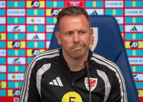 Craig Bellamy, selecționerul Țării Galilor, nu a uitat drama provocată de Hagi: „Ne-a frânt inimile”