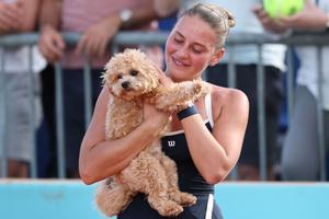 Fenomen în creștere observat la Roland Garros: tot mai mulți tenismeni sunt însoțiți de animale de companie