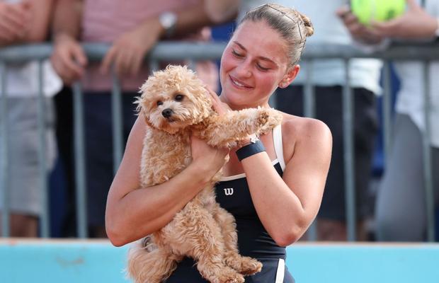 Ultima „fiță” la Roland Garros: tot mai mulți tenismeni sunt însoțiți de animale de companie