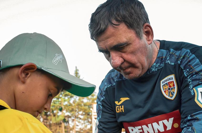 Gică Hagi la antrenamentul oficial înaintea meciului amical cu Țara Galilor // foto: Facebook