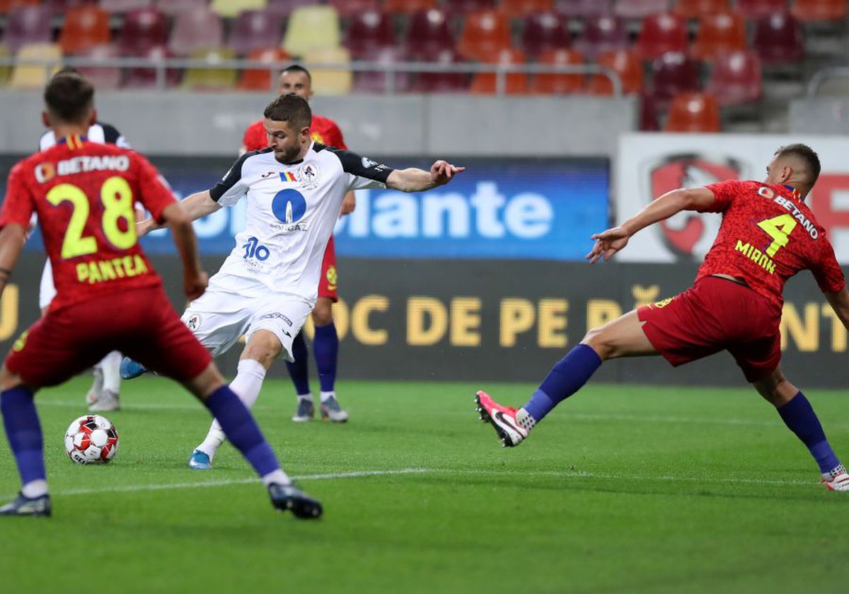 FCSB ratează un transfer: „Am întrerupt discuțiile” + probleme cu un alt jucător