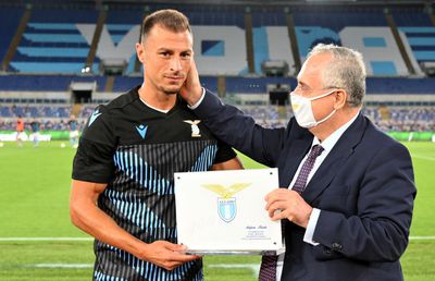 LAZIO - AC MILAN 0-3. VIDEO Ștefan Radu, copleșit de erori în seara în care a intrat în Top 3 all-time » A fost premiat de președinte