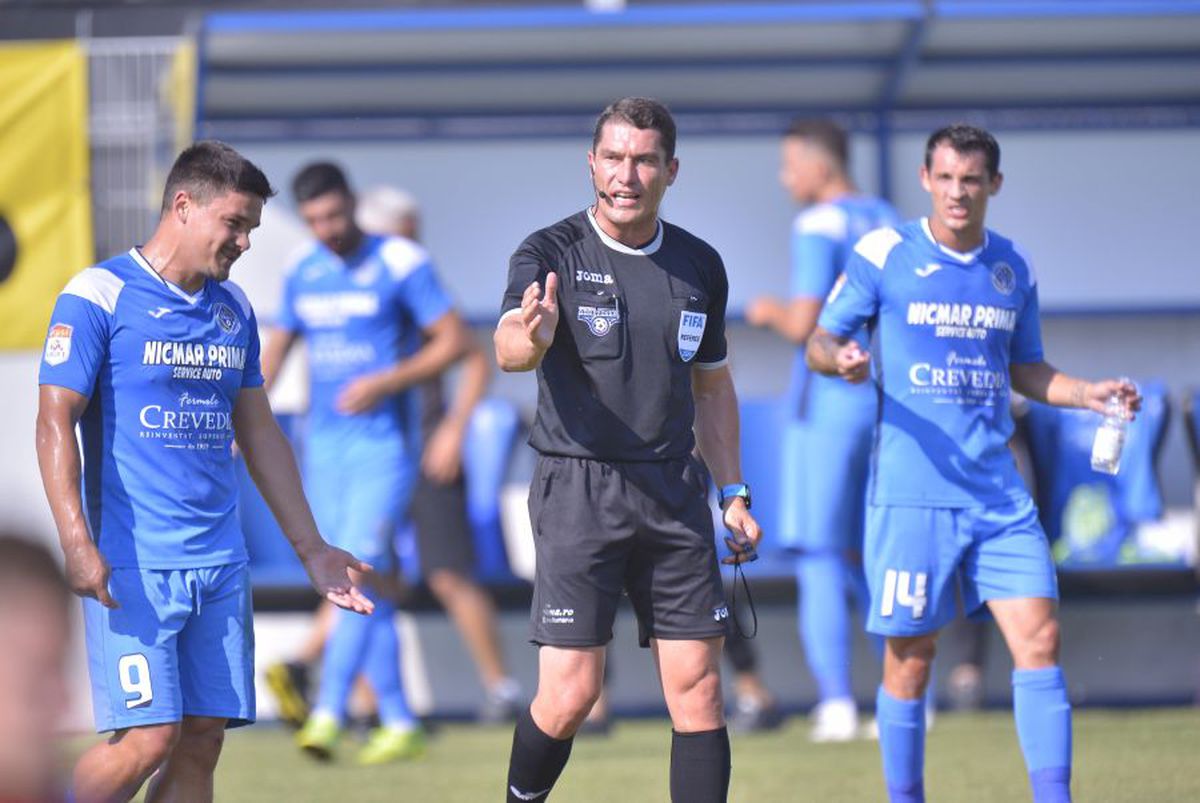 Vali Lazăr, schimb de înjurături cu un fan după meciul Clinceni - Dinamo 1-3: „Vrei să te pup?! Mă doare în p***”