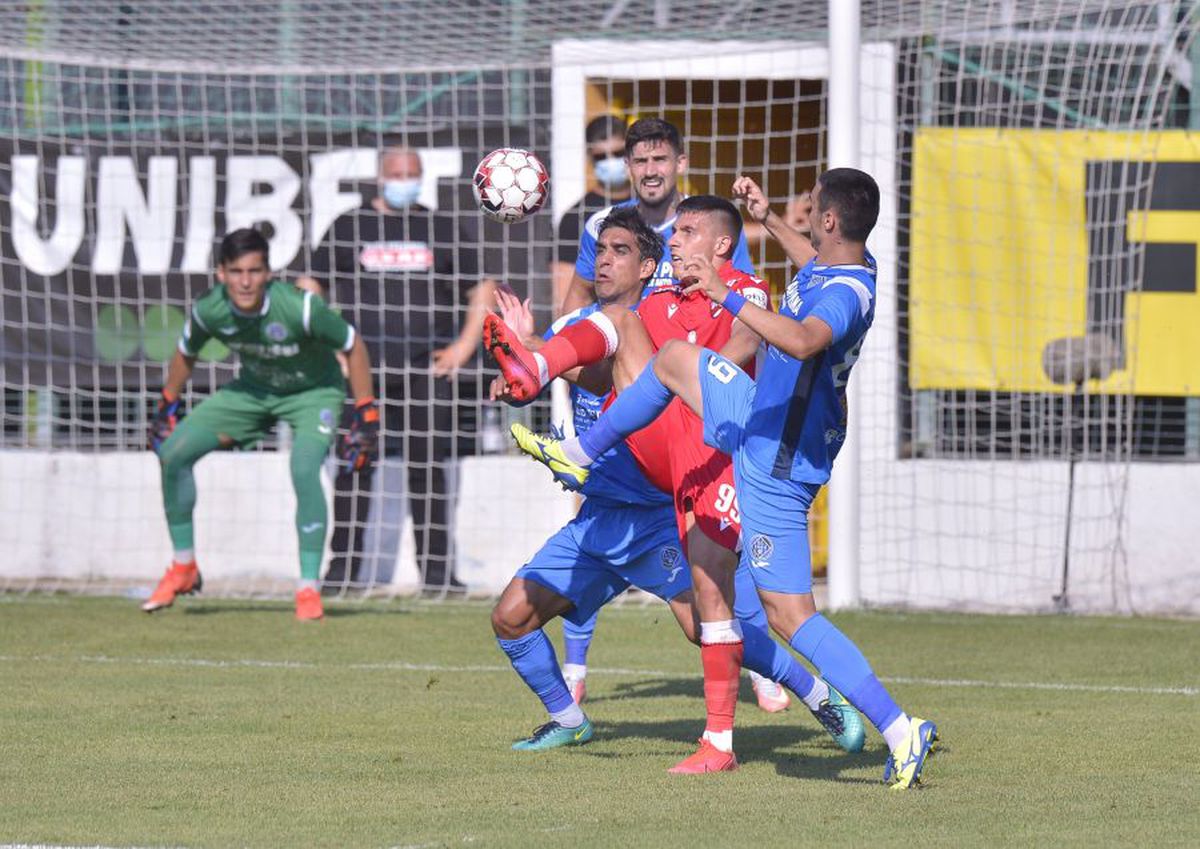 NOTE GSP: Dinamo suferă în atac: 3 jucători ofensivi, cei mai slabi de pe teren! Ce notă a luat eroul Straton după Clinceni - Dinamo