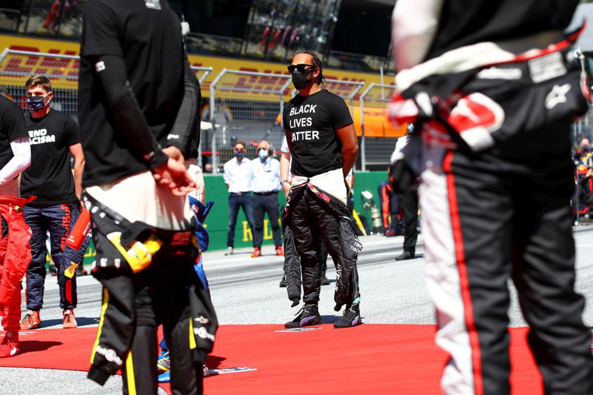 FORMULA 1. Moment controversat la MP al Austriei! Cine sunt cei 6 piloți care au refuzat să îngenuncheze pentru lupta împotriva rasismului