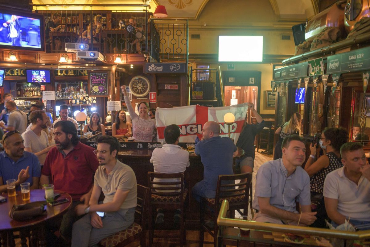 Record mondial?! Englezii au calculat: câte milioane de halbe de bere s-au băut în Anglia, după calificarea în semifinalele EURO 2020