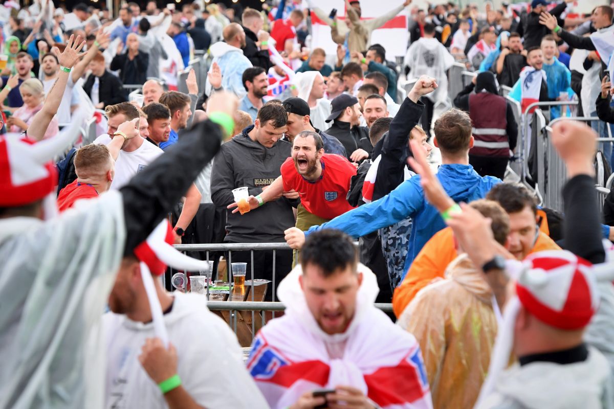 „Please don't take me home! ” » Câte milioane de halbe de bere s-au băut în Anglia, după calificarea în semifinalele EURO 2020