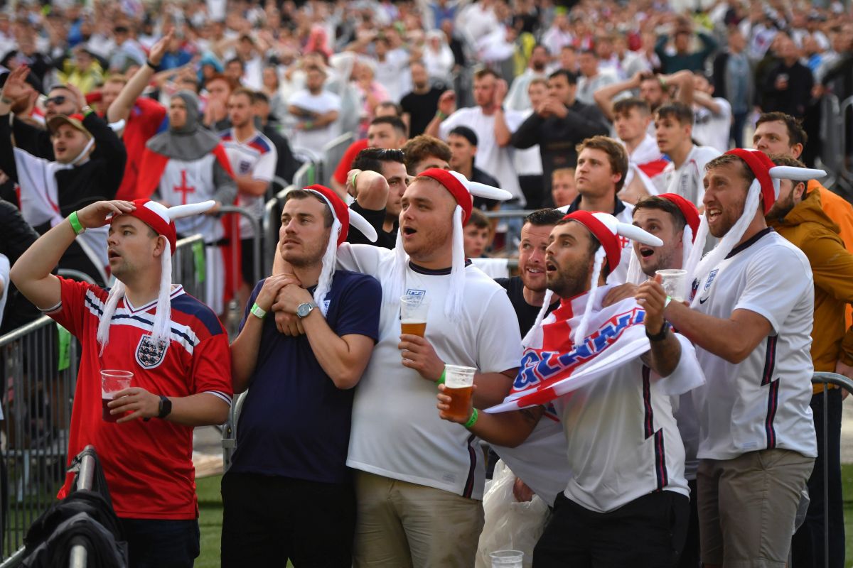 „Please don't take me home! ” » Câte milioane de halbe de bere s-au băut în Anglia, după calificarea în semifinalele EURO 2020