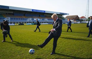 Boris Johnson, propunere contestată pentru stadioanele din Anglia, într-o zi cu peste 27.000 de noi cazuri de Covid-19