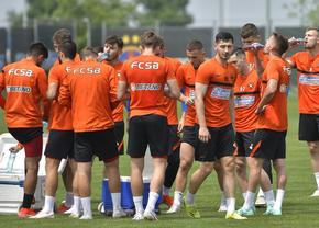 A 8-a plecare de la FCSB din această vară » Fundașul a fost prezentat deja de noua echipă