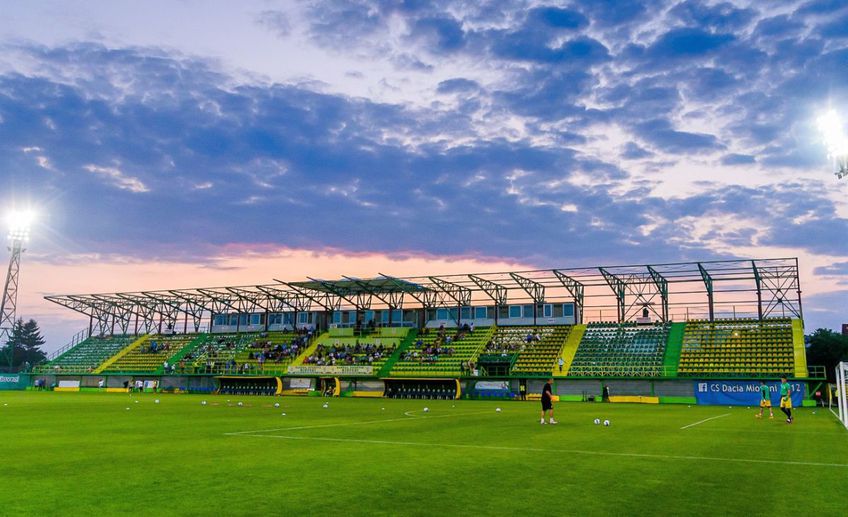 Arena din Mioveni arată precum o bază de club amator din Occident
FOTO Facebook