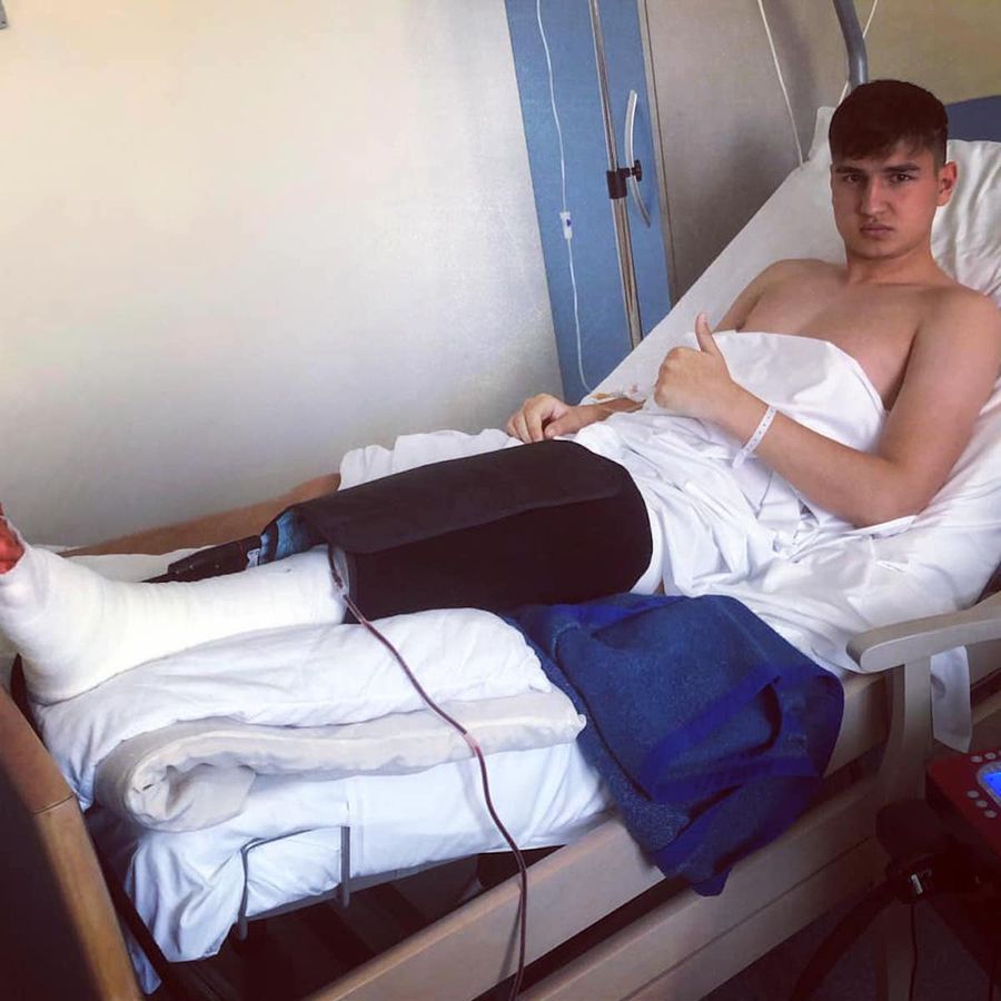 Dumitrescu, după o nouă operație. 2019 Fața îngrozitoare a gloriei: mare talent, campion cu Hagi la 19 ani, retras la 23! » „Mi s-a greșit operația. Plângeam noaptea, dar nimeni de la club nu se interesa de mine”