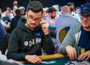 Folosirea abilităților de observare pentru a-ți îmbunătăți jocul de poker