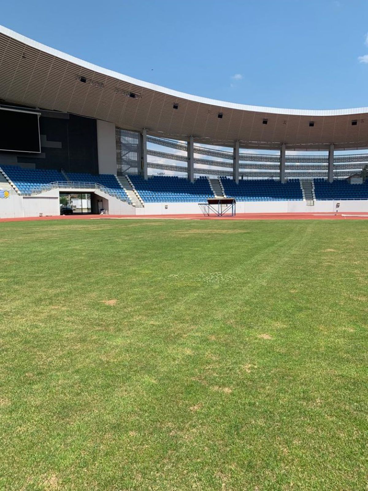 Cum arată gazonul arenei din Târgu-Jiu cu 11 zile înainte de FCU Craiova - FCSB