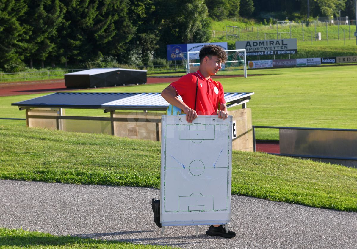 Prea mici pentru băieții mari » Dinamo a pierdut clar cu echipa lui Mircea Lucescu