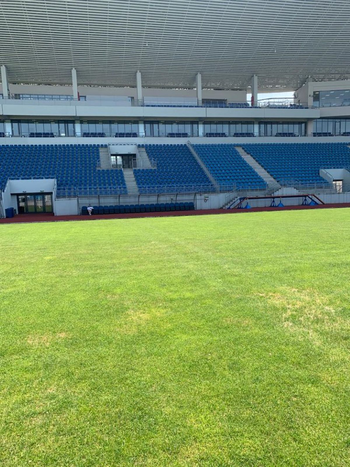 Cum arată gazonul arenei din Târgu-Jiu cu 11 zile înainte de FCU Craiova - FCSB