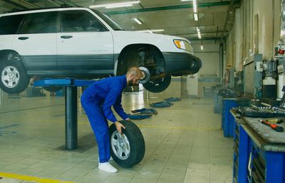 De la iarnă la vară: Care este momentul potrivit pentru a schimba cauciucurile și de ce este important